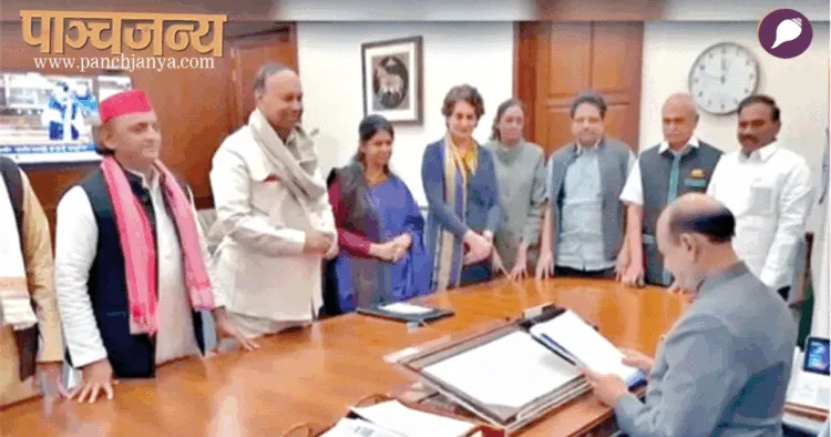 लोकसभा अध्यक्ष ओम बिरला को महाभियोग का प्रस्ताव साैंपते हुए विपक्षी नेता