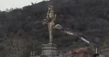 थाईलैंड–कंबोडिया सीमा विवाद प्रभावित क्षेत्र में भगवान विष्णु की प्रतिमा तोड़ी गई।