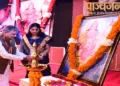 दीप प्रज्ज्वलित कर गोष्ठी का उद्घाटन करते श्री दत्तात्रेय होसबाले