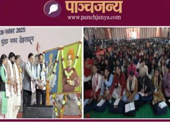दीप प्रज्ज्वलित कर अधिवेशन का उद्घाटन करते डॉ.एस. सोमनाथ और अभाविप के पदाधिकारी एवं (दाएं) कार्यक्रम में उपस्थित प्रतिनिधि