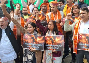 बांग्लादेश में हिंदुओं की सुरक्षा को लेकर विश्व हिंदू परिषद ने किया प्रदर्शन