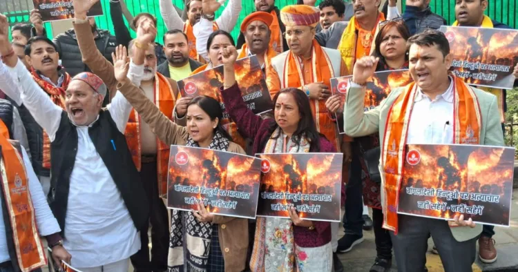 बांग्लादेश में हिंदुओं की सुरक्षा को लेकर विश्व हिंदू परिषद ने किया प्रदर्शन