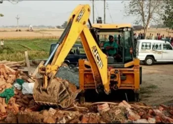 ada Bulldozer action on kabristan