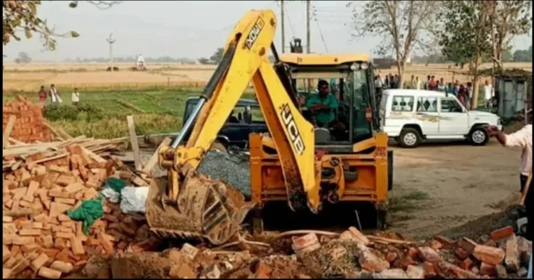 ada Bulldozer action on kabristan