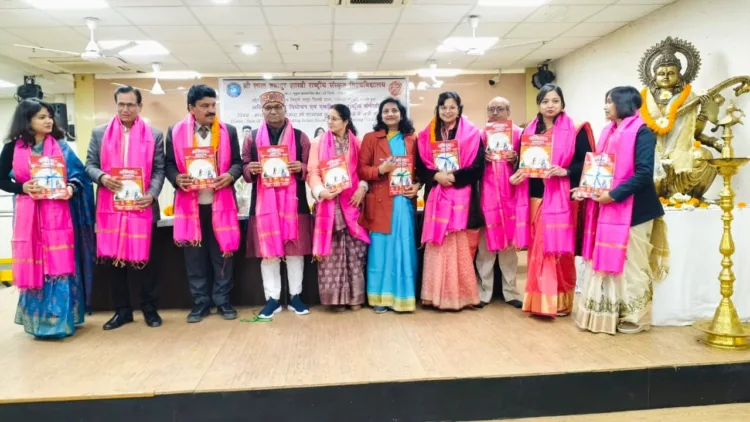अस्मिता पत्रिका का विमोचन करते सम्मानित अतिथि।