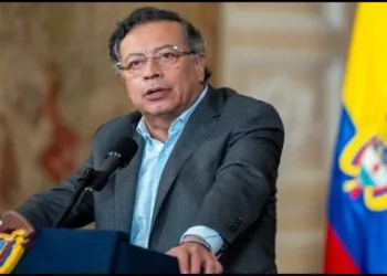 Colambian president Gustavo petro to pic gun against US