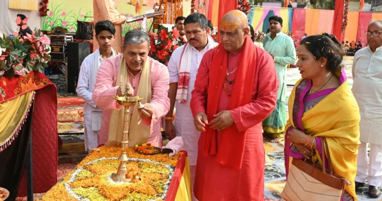 कार्यक्रम का शुभारंभ करते श्री दत्तात्रेय होसबाले