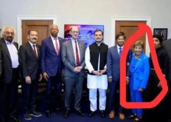 भाजपा ने राहुल गांधी और अमेरिकी सांसद जेनिस शाकोव्स्की (लाल गोले में) के बीच 2024 की एक भेंट की तस्वीर दिखाते हुए इसे कांग्रेस नेता के "भारत विरोधी" कनेक्शन का सबूत बताया