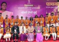 राष्ट्रपति द्रौपदी मुर्मू (मध्य में) के साथ प्रधानमंत्री राष्ट्रीय बाल पुरस्कार-2025 से सम्मानित बालक-बालिकाएं