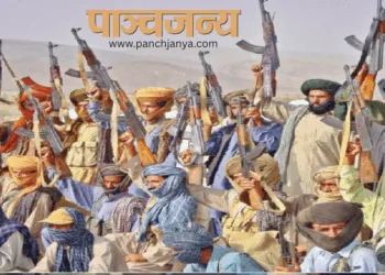 हथियार लहराते बलूच लड़ाके (फाइल चित्र)