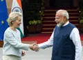 प्रधानमंत्री नरेन्द्र मोदी के साथ ईयू आयोग की अध्यक्ष उर्सुला (फाइल चित्र)