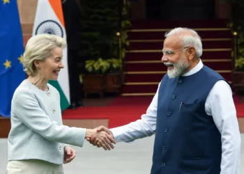 प्रधानमंत्री नरेन्द्र मोदी के साथ ईयू आयोग की अध्यक्ष उर्सुला (फाइल चित्र)