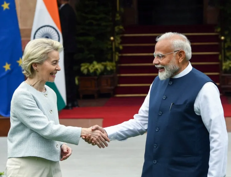 प्रधानमंत्री नरेन्द्र मोदी के साथ ईयू आयोग की अध्यक्ष उर्सुला (फाइल चित्र)