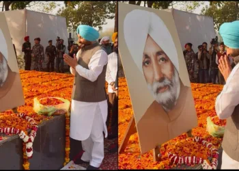 बेअंत सिंह के 104वें जन्मदिन पर केंद्रीय राज्य मंत्री रवनीत सिंह बिट्टू अपने दादा के चित्र पर पुष्प अर्पित करते हुए।