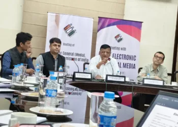 चुनाव आयोग के अधिकारी