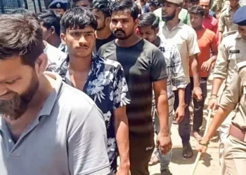 गुजरात में अवैध रूप से रह रहे बांग्लादेशी घुसपैठिये पकड़े गए।