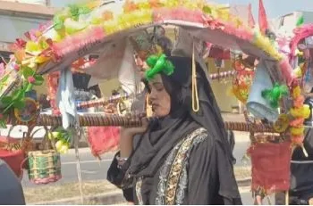 Muslim woman performing Jalabhishek