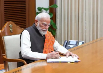 जनता से जुड़े महत्वपूर्ण निर्णयों को मंजूरी देते प्रधानमंत्री श्री नरेंद्र मोदी