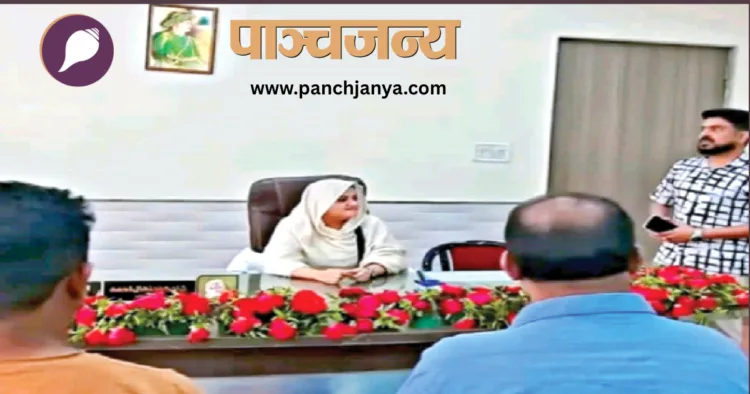 मालेगांव नगर निगम की उपमहापौर के कार्यालय में टीपू की फोटो