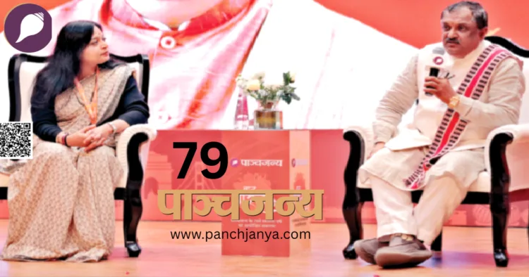 प्रो. श्रीनिवास वरखेडी से बातचीत करतीं प्रो. अंशु जोशी