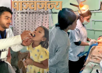 मेघालय के जयंतिया हिल्स जिले में आयोजित एक शिविर में रोगी देखते चिकित्सक और एक शिविर में दांतों की चिकित्सा करती डॉक्टर