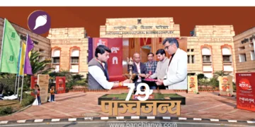 दीप प्रज्ज्वलित कर कार्यक्रम का शुभारंभ करते सर्वश्री ज्योतिरादित्य सिंधिया, हितेश शंकर, अरुण कुमार गोयल एवं नरेश सिरोही