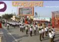कार्यक्रम के दौरान वेणु (बांसुरी) बजाता घोष दल