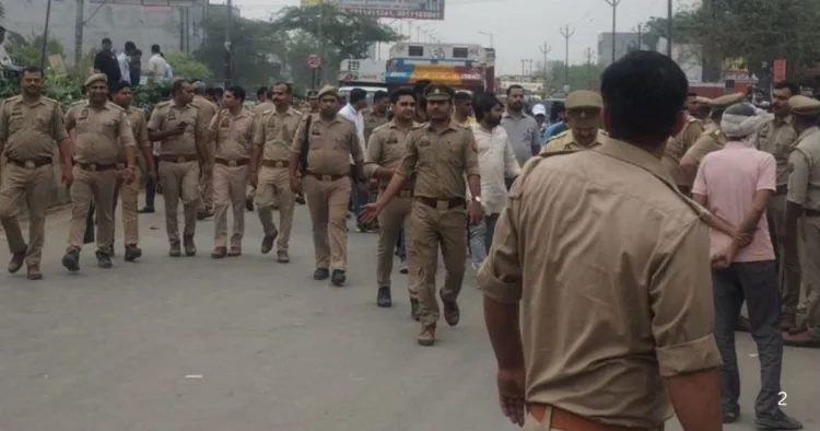 नितिन की हत्या के बाद सुरक्षा व्यवस्था संभालती पुलिस