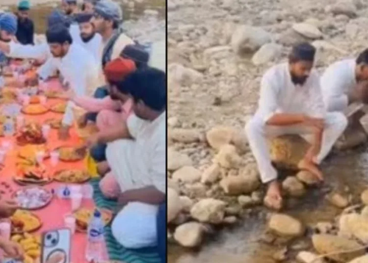 मंदिर के पास इफ्तार पार्टी करते मुस्लिम युवक