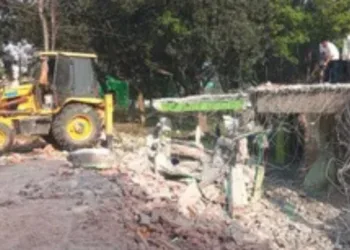 अवैध मस्जिद ध्वस्त