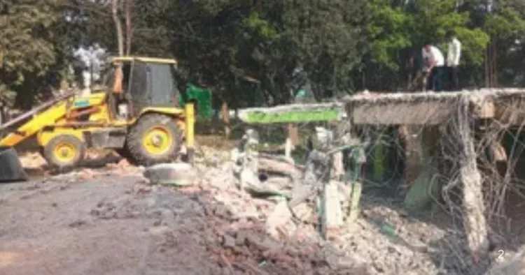 अवैध मस्जिद ध्वस्त