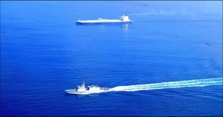INS Sunayna Esxorting oil tanker in persian gulf