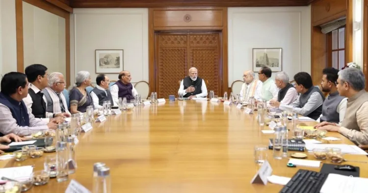 उच्चस्तरीय बैठक की अध्यक्षता करते प्रधानमंत्री नरेंद्र मोदी