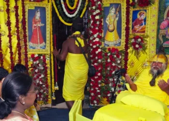 राष्ट्रपति द्रौपदी मुर्मू ने संत प्रेमानंद महाराज से आशीर्वाद लिया