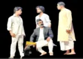 नाटक का मंचन करते कलाकार