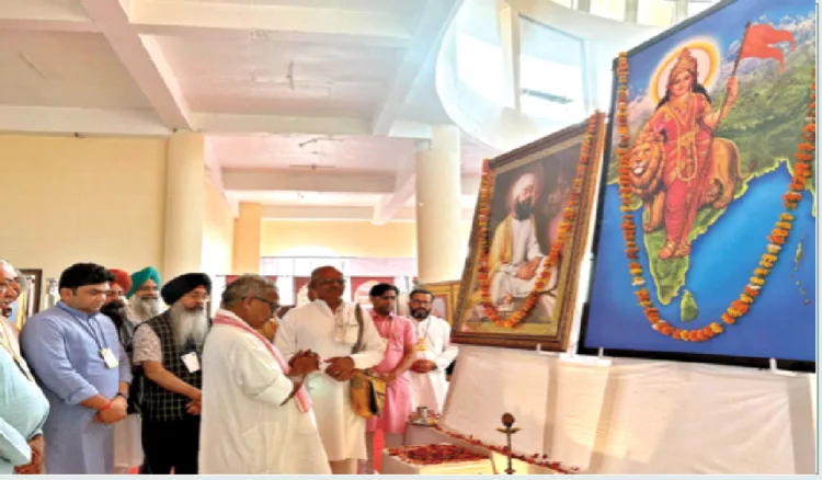 प्रदर्शनी का उद्घाटन करते डॉ. कृष्ण गोपाल