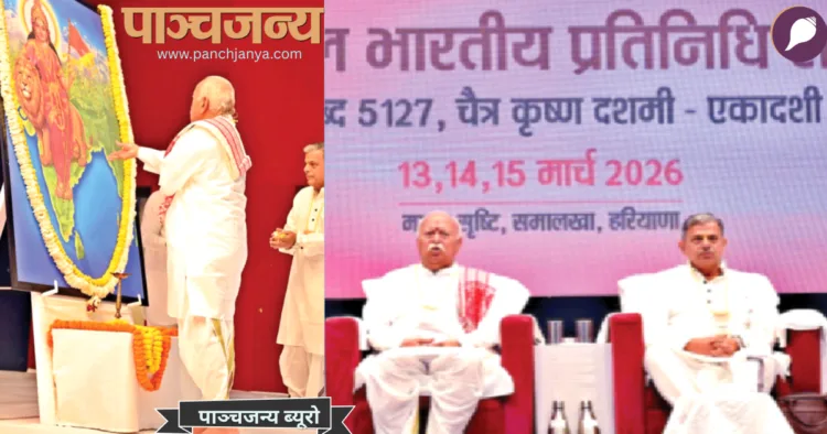 भारत माता के चित्र पर पुष्पार्चन कर प्रतिनिधि सभा का शुभारंभ करते सरसंघचालक श्री मोहनराव भागवत और श्री सरकार्यवाह श्री दत्तात्रेय होसबाले प्रतिनिधि सभा के मंच पर विराजमान