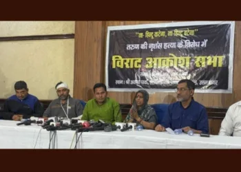 प्रेस वार्ता में पीड़ित परिजन