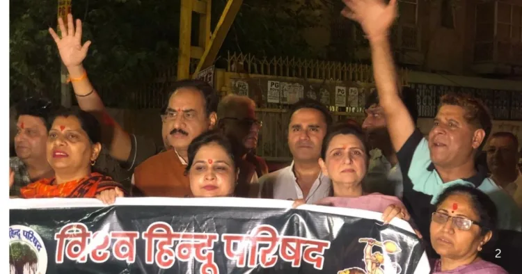 तरुण के हत्यारों को कड़ी से कड़ी सजा देने की मांग को लेकर विहिप ने किया प्रदर्शन