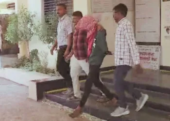 पुलिस की गिरफ्त में आरोपी