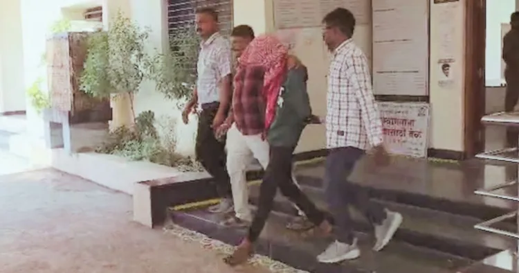 पुलिस की गिरफ्त में आरोपी