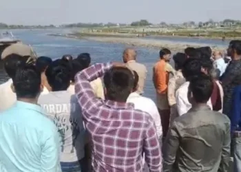 यमुना में नाव पलटी, बड़ा हादसा