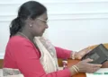 राष्ट्रपति द्रौपदी मुर्मु ने सबसे पहले स्व-गणना कर राष्ट्रीय अभियान का शुभारंभ किया।