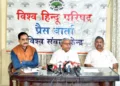 संवाददाता सम्मेलन को संबोधित करते हुए बजरंग बागड़ा। साथ में हैं (बाएं से) विनोद बंसल एवं सुरेन्द्र गुप्ता