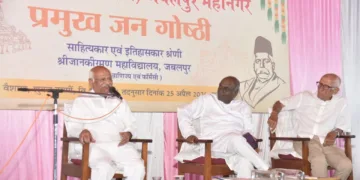 RSS leader Suresh Soni releasing 'Sanghika' book in Jabalpur during Jan Goshthi