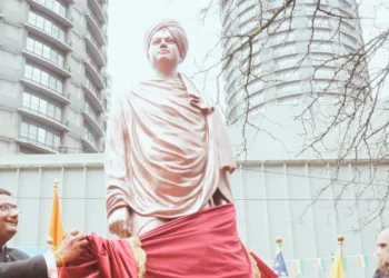 अमेरिका के सिएटल शहर में आध्यात्मिक गुरु स्वामी विवेकानंद की कांस्य प्रतिमा का अनावरण