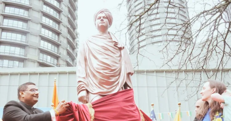 अमेरिका के सिएटल शहर में आध्यात्मिक गुरु स्वामी विवेकानंद की कांस्य प्रतिमा का अनावरण