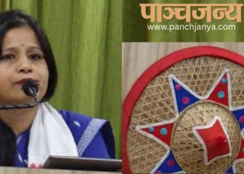 गोष्ठी को संबोधित करती हुईं प्रो. नंदिता सैकिया