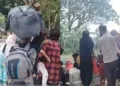 सीमा पर जुटी भीड़ (फोटो-सोशल मीडिया)