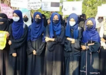 हिजाब में छात्राएं (प्रतीकात्मक चित्र)